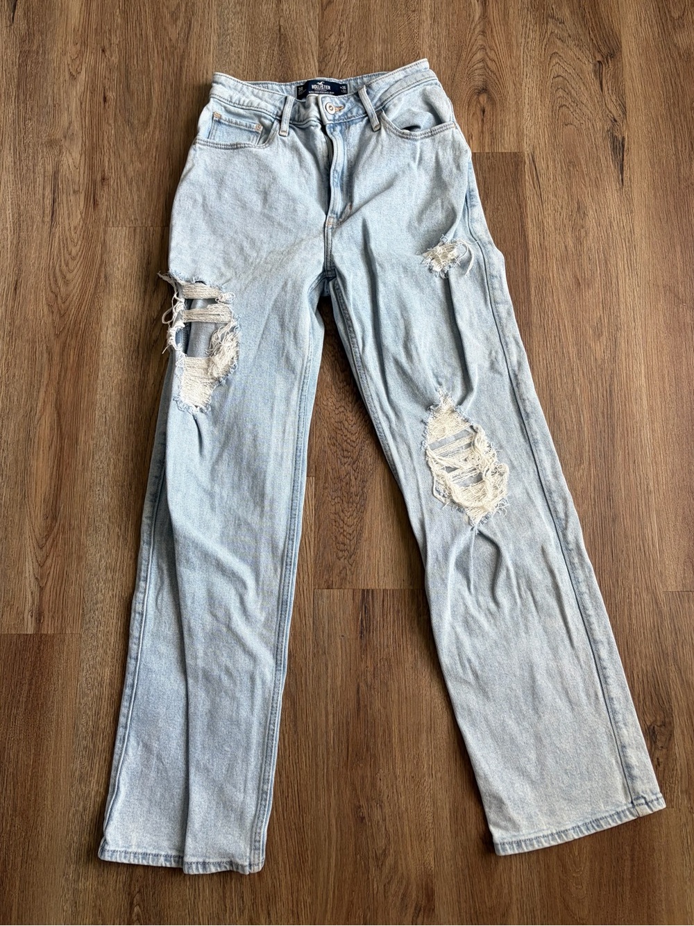 Hollister Ultra High Rise Dad Jeans - Light Wash Ripped Straight Leg Jeans - 3R